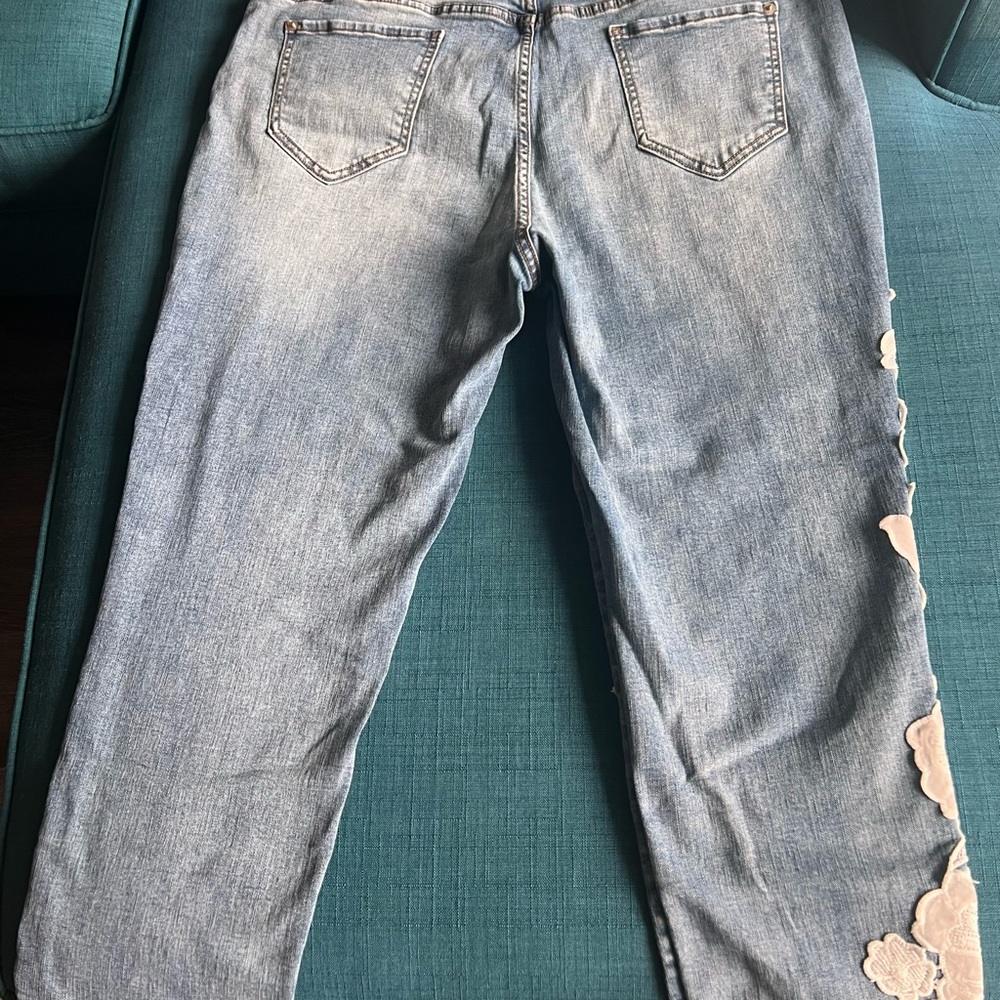 Boston Proper Straight Leg Blue and White Jeans with Floral Accent - Picture 4 of 7